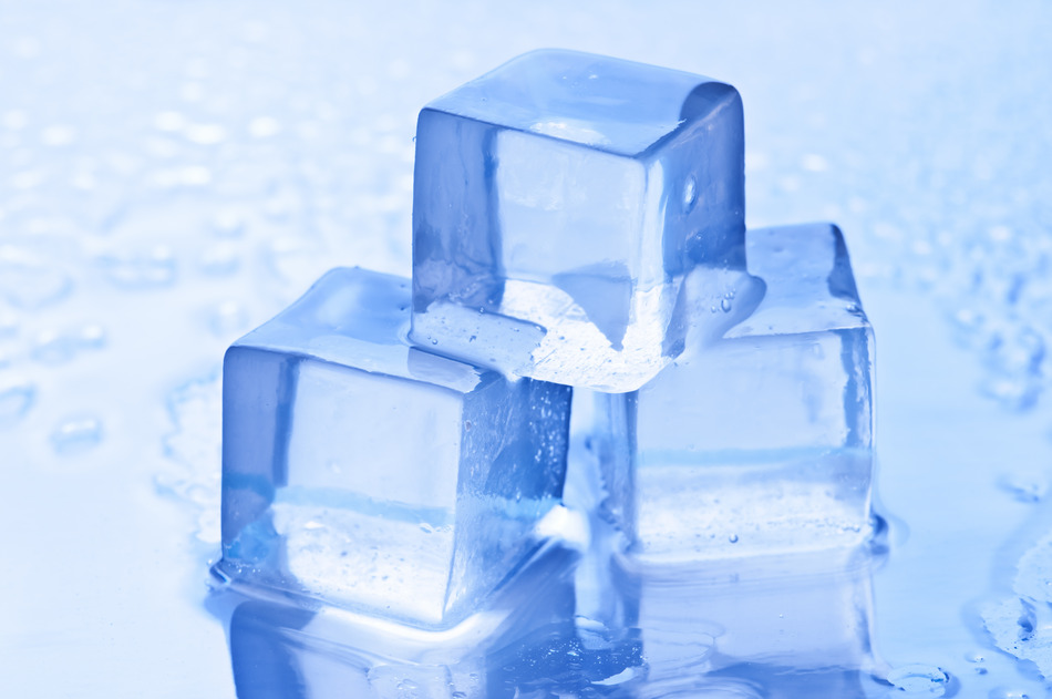 A confecção do gelo é uma ciência - não basta por água numa forminha e congelar.